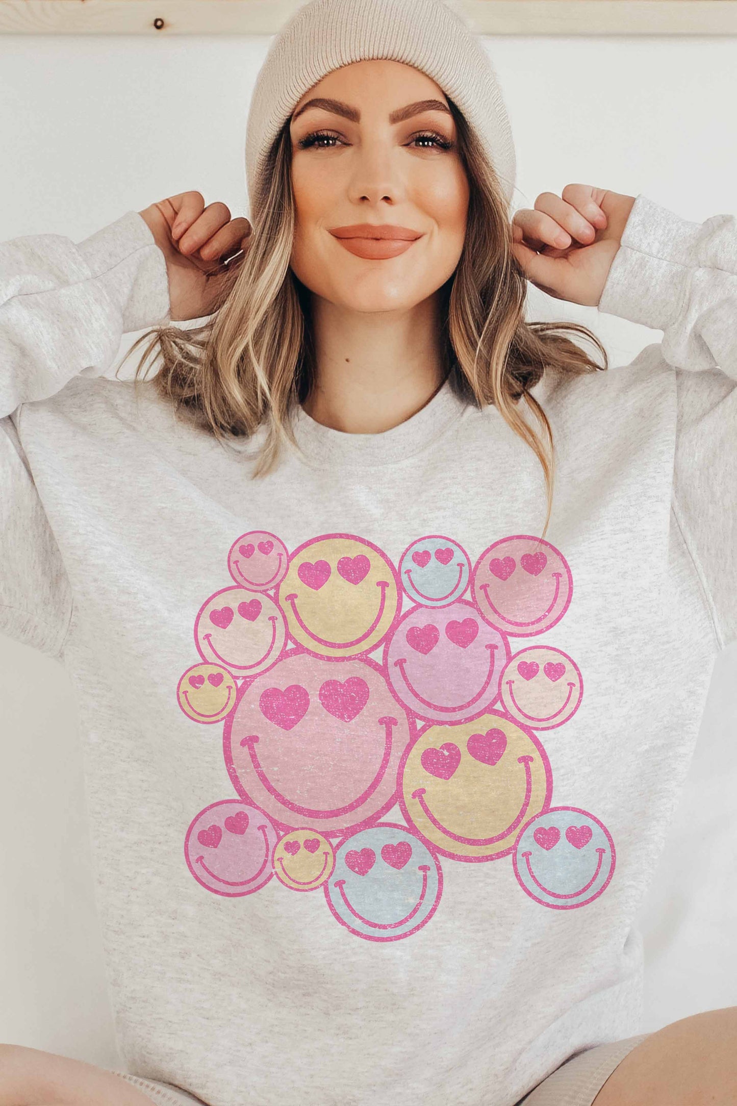 "SMILEY HEART COLLAGE" GRAPHIC SWEATSHIRT (30100X-SS)